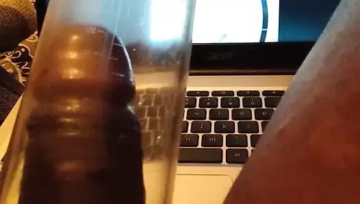 Çikolata kalın çük ile bir xhamster