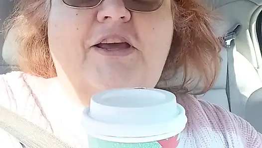 Розовый свитер и Star Bucks вкусные