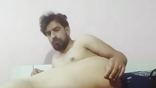 Aziatische jongen masturbeert