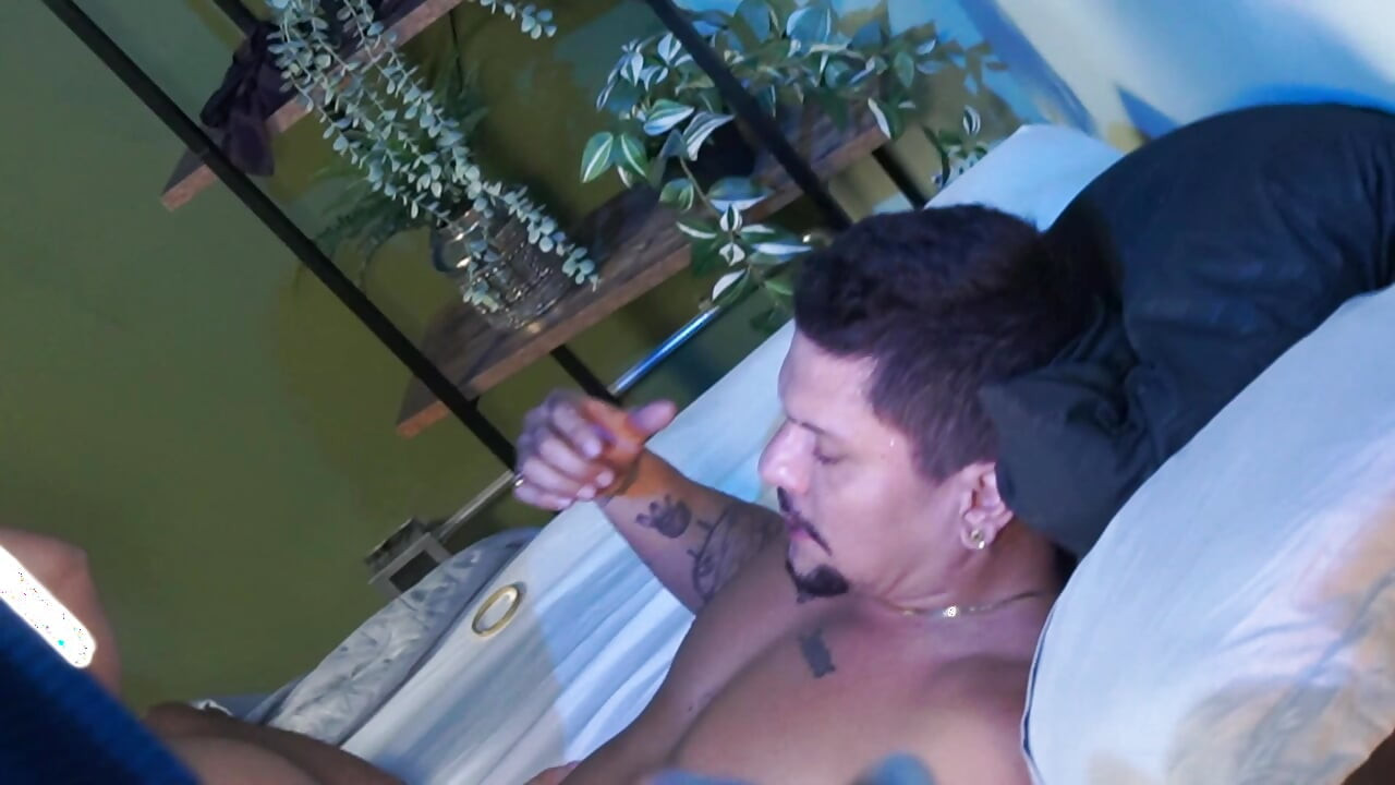 Dans Les Coulisses! Tiba Me Baise Dans Le Lit Double Jusqu’à Ce Qu’elle Ait Sorti Son Lait