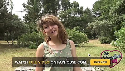 Melany büyük yaraklı bir adam tarafından sikiliyor