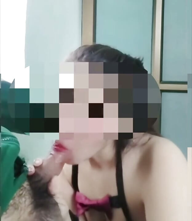 A famous Thai student girl gives a blowjob and breaks her mouth.