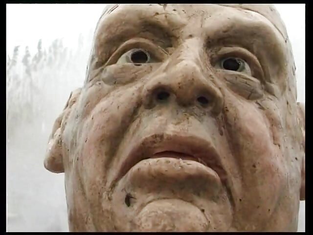 Baculatá milfka se ohne nad bahnem, když je tvrdě ošukána