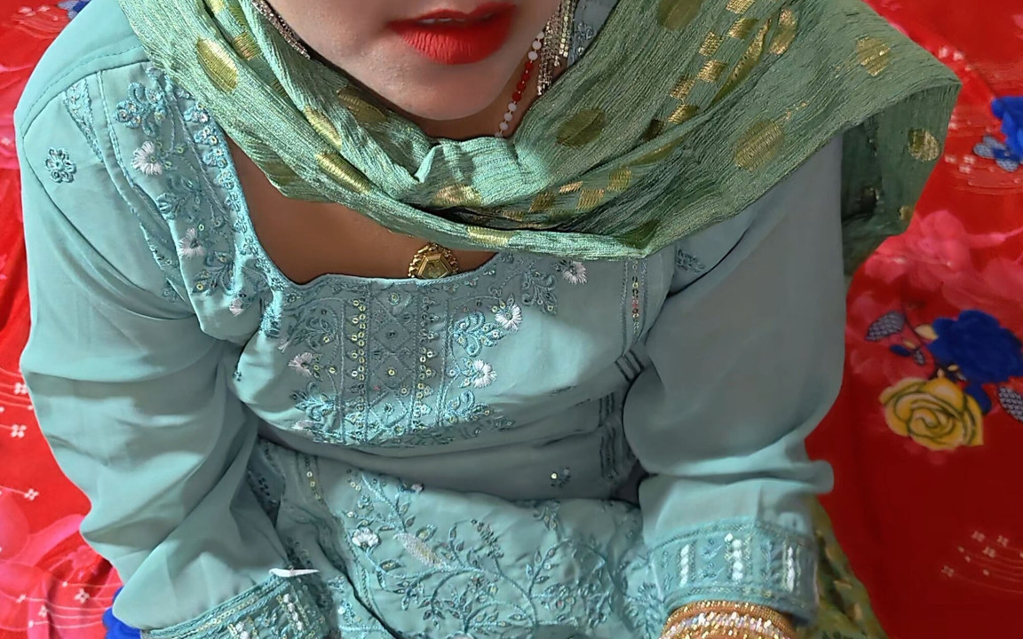 Hintli genç kız erkek arkadaşıyla seks yapıyor net Hintçe ses