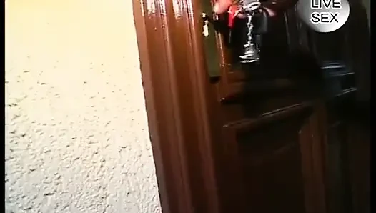 Çok güzel esmer büyük göğüslerine boşalıyor