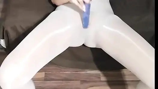 Playing Hard and Squirting Thru My New Seamless Pantyhose