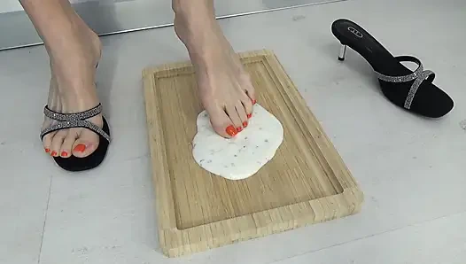 Güzel Bacaklarım Tekrar Yoğurtta