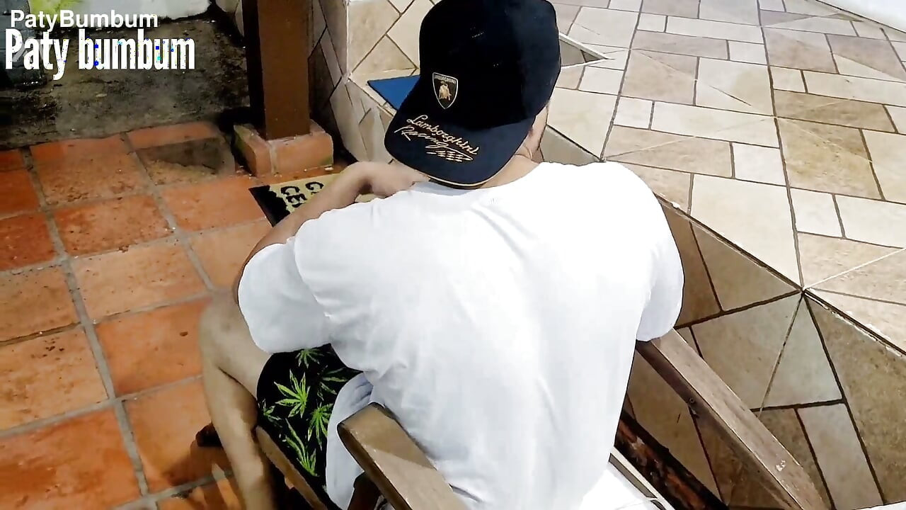 Can Picker Shows Her Pussy to Get Reward