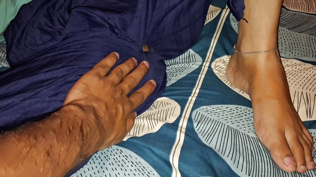 Jovem linda menina fodendo com namorado a noite inteira