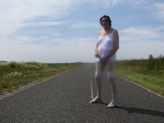 Transgender travesti klingande dildo underkläder utomhus 141a