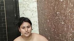 Puja bhabhi 浴室博客