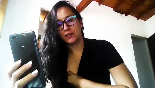 Девушка-латина публично делает эротическое видео для ее бойфренда