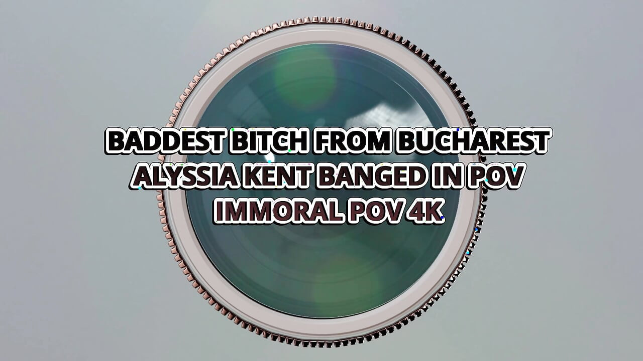 Alyssia puši Deanov kurac dok trlja klitoris!
