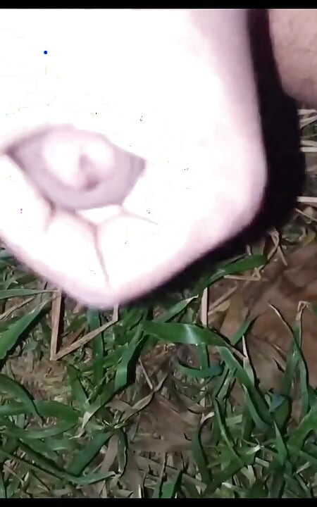 בחורה לוהטת עוזרת לי לצלם את הזרע הכי גדול בחיי