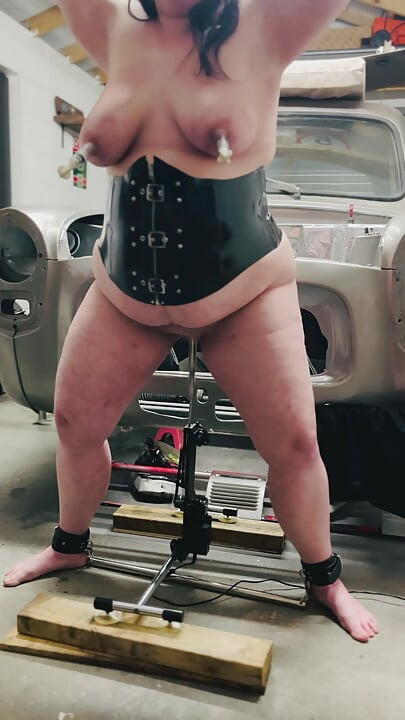 BBW in Latex Pounded by Fucking Machine
