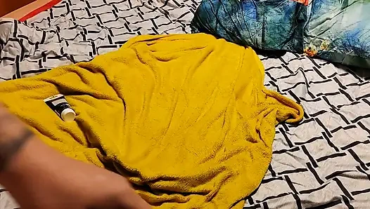 Büyük memeli üvey kız kardeş büyük boşalmaya kadar yağlanmış yarağıma mastürbasyon yapıyor. Mükemmel zıplayan memeler, tıraşlı amcık
