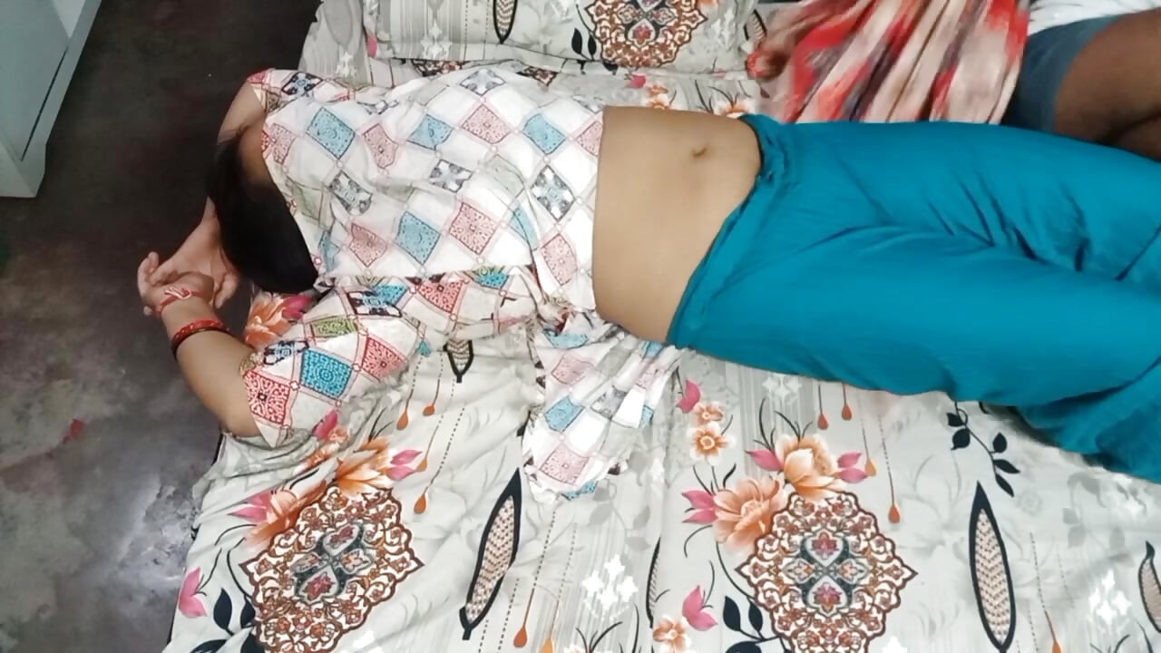 O nouă indiancă bhabhi sexy și incitantă se fute.