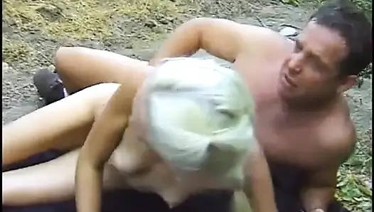 Horny babe moans as a huge pole penetrates her pussy outdoors