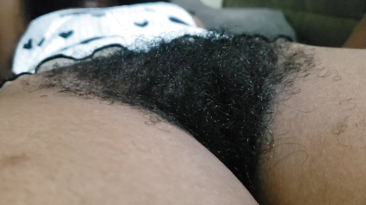 Jovem Doce Gata Gosta De Um Momento Sensual Focado Na Buceta Com Energia Suave, Provocação Brincalhona E Conexão Íntima