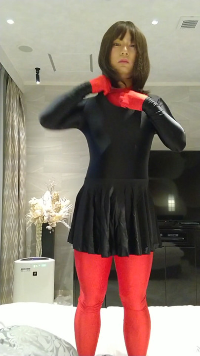 A cross-dressing boy changes into red full-body tights and masturbates | Clip 1