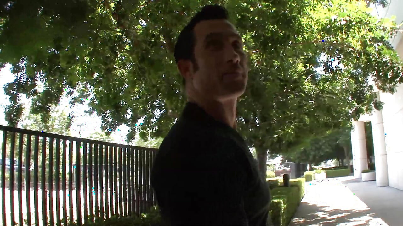 Gaura de futut a unei curve pofticioase pompate arată minusculă plină de ejaculare