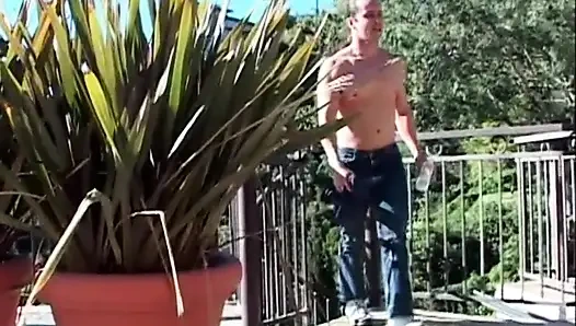 Model Auf Dem Balkon