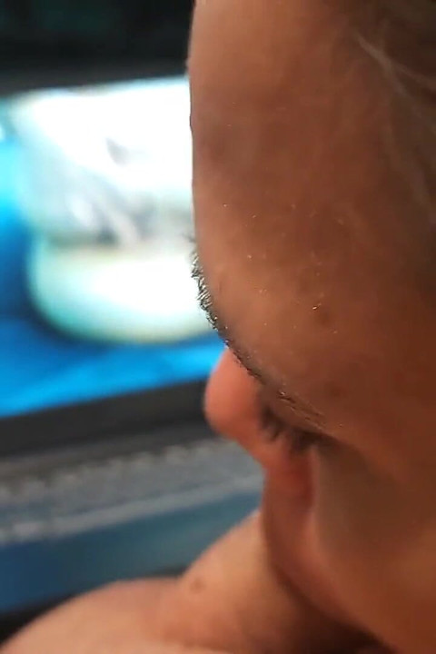 مشاهدة بلدي الإباحية أثناء إعطاء handjob