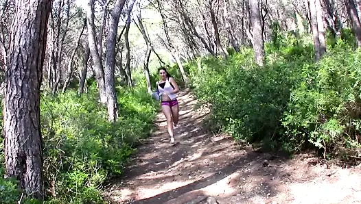 Трахаю большой хуй на улице, сосу