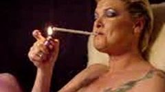 Prostituta fumando 164s