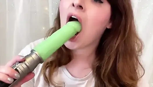 Bu yüzden, bugünkü gerileme için inek seks oyuncaklarının bana bir lightsaber dildo hediye ettiğinde o zamanı kutluyoruz