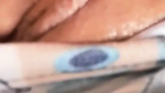 Cewek semok latina lagi asik masturbasi sampai muncrat