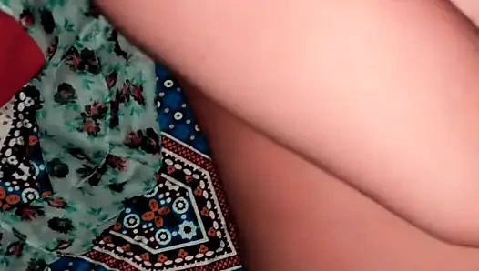 Bhabhi Ne Apne boobs me Lund Phera. Pakistani Bhabhi handjob. Pakistani bhabhi boobs job.