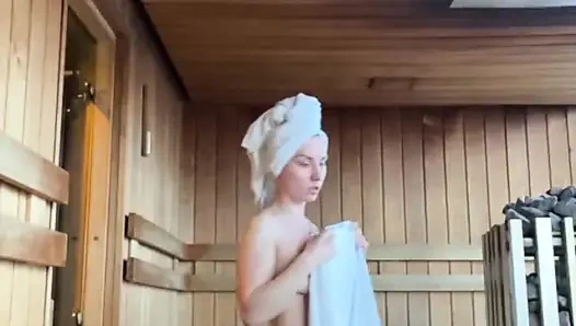 Ich nehme dich mit in die Umkleidekabine des Fitnessstudios mit mir Schreiben Sie in die Kommentare, wenn Sie möchten