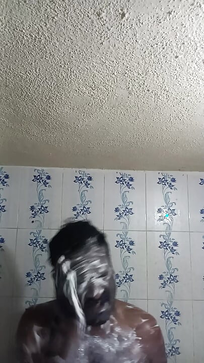 自分でシャワーを浴びる