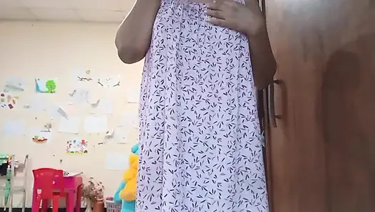 Indisches mädchen masturbiert mit asiatischem solo-fick mit dildo