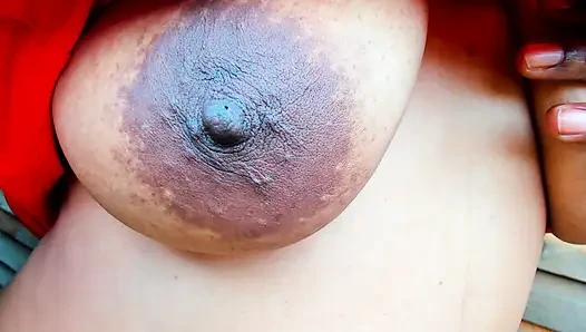 Açık havada büyük parmaklıyor ve son derece yakın çekim fışkırtıyor! Şimdi fap-house'da tam video alın