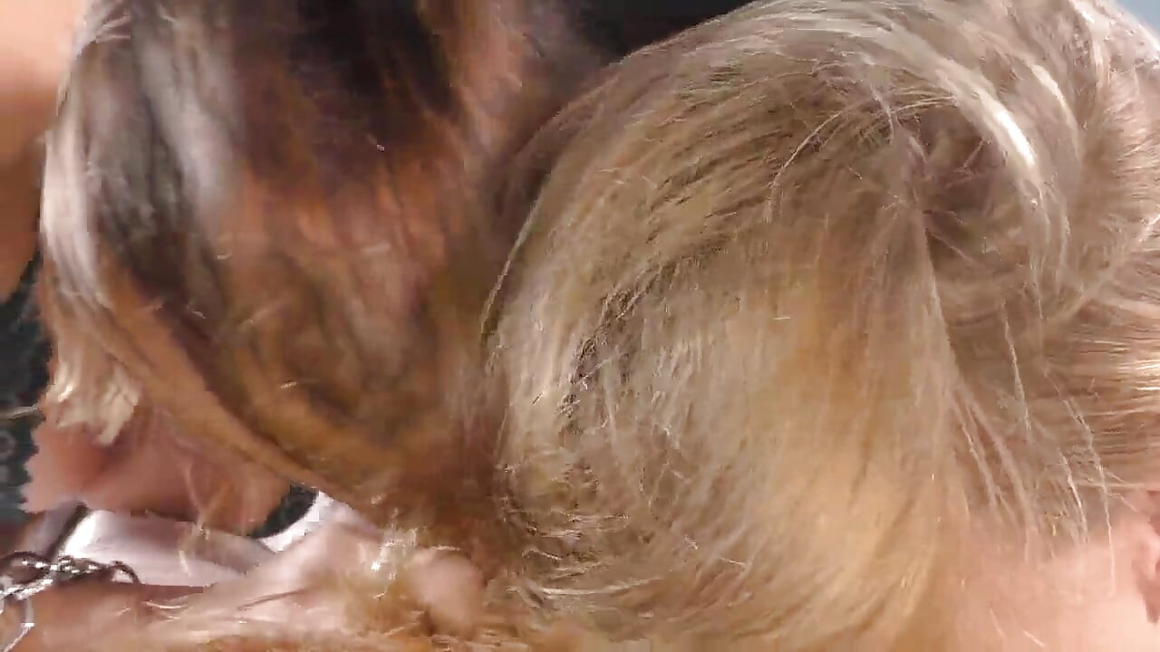 Melody Pleasure和Kimberly的头发口交