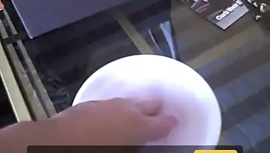Meine fingernägel reinigen lassen, von meiner bBW-freundin gefesselt