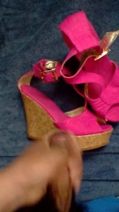 Follando deliciosas plataformas shoejob pink wedges cumshot