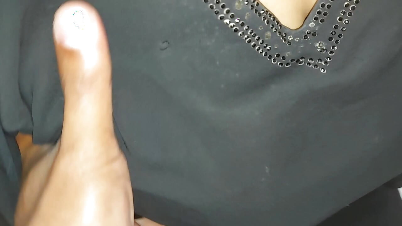 Büyük göt ve büyük memeli Arap üvey anne Hintli üvey oğlu tarafından sikiliyor