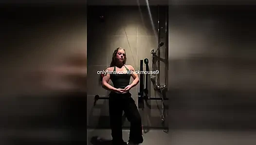 Gadis yang hampir cukup umur di-fingering habis-habisan di live streaming tiktok!