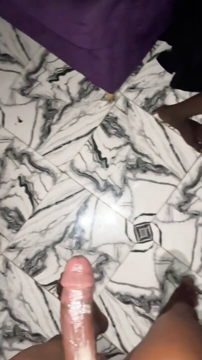 Me follé a mi hermanastro por la noche