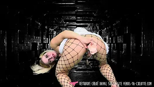 Vends-ta-culotte - Halloween special: stunning French blonde masturbates...