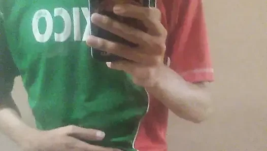 Kadın benden kalçalarımı ve penisimi oynatımın bir videosunu istiyor