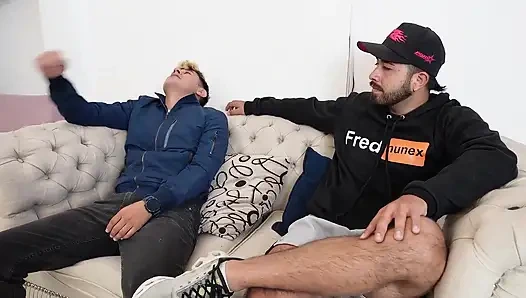 Büyük Göğüslü Kızla Zevk İçin Seks Yapıyorum - Ağzına ve Göğüslerine Boşalıyorum