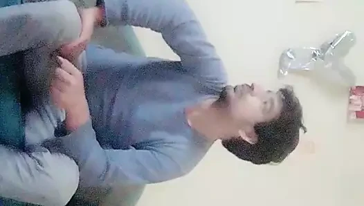 Ateşli baba sert mastürbasyon yapıyor