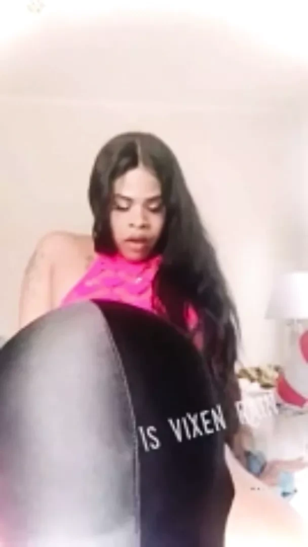 Ts vixen rain getting a blowjob