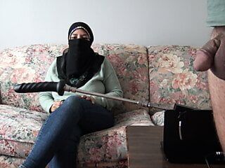 Egyptische vrouw vernederde echtgenoot en kocht een neukmachine - een echt Arabisch cuckold -stel