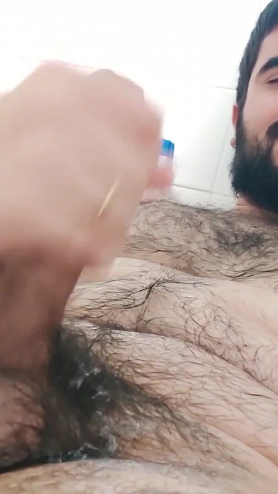 ควยใหญ่ไม่ขลิบน้ําแตกในอ่างอาบน้ํา คลิป 1