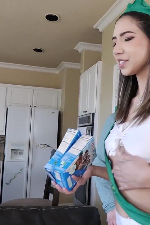 La scoute Kimora Quin veut vous montrer son biscuit